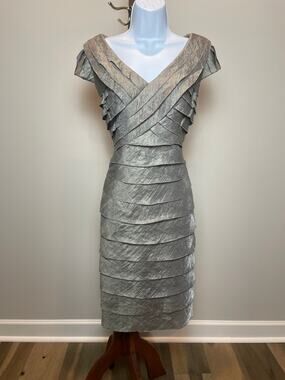 London Times Womens Ruffle V Neck Dress Size 14 Champagne Fully Lined